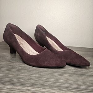 Clarks Kepley Vine Wine Suede Pump Heel Size 10 M Like New Cushion Insole